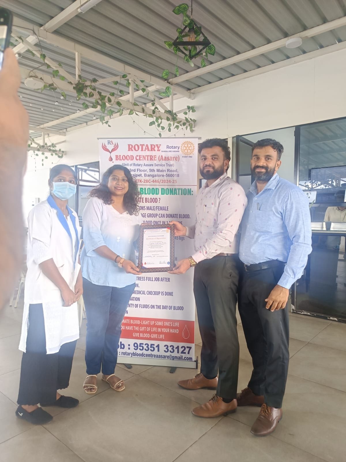 Blood camp organisers presenting a certificate